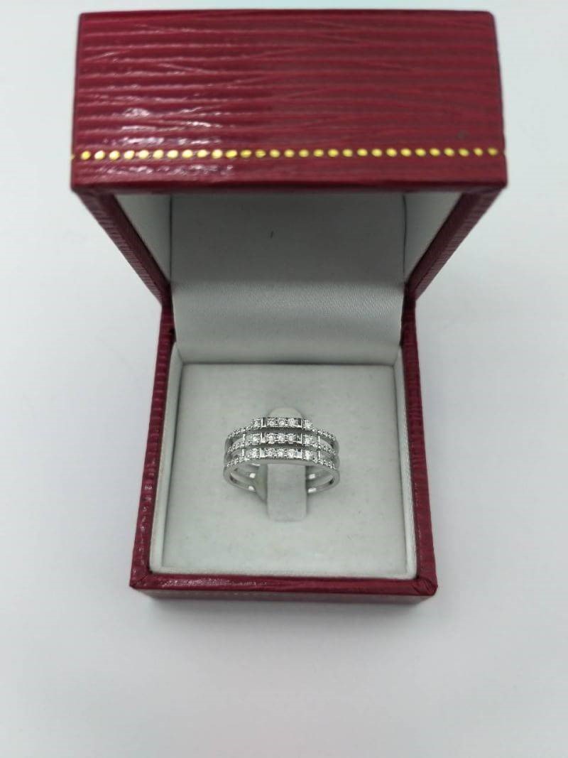 สั่งผลิตเพชรเบลเยี่ยมคัท แหวนแต่งงาน แหวนหมั้น ใส่เที่ยว ออกงาน แหวนทองขาว 18K เพชรแท้ 0.29 กะรัต 0.47 กรัม น้ำ 99 ราคาถูกมาก มีใบรับประกันค่ะ