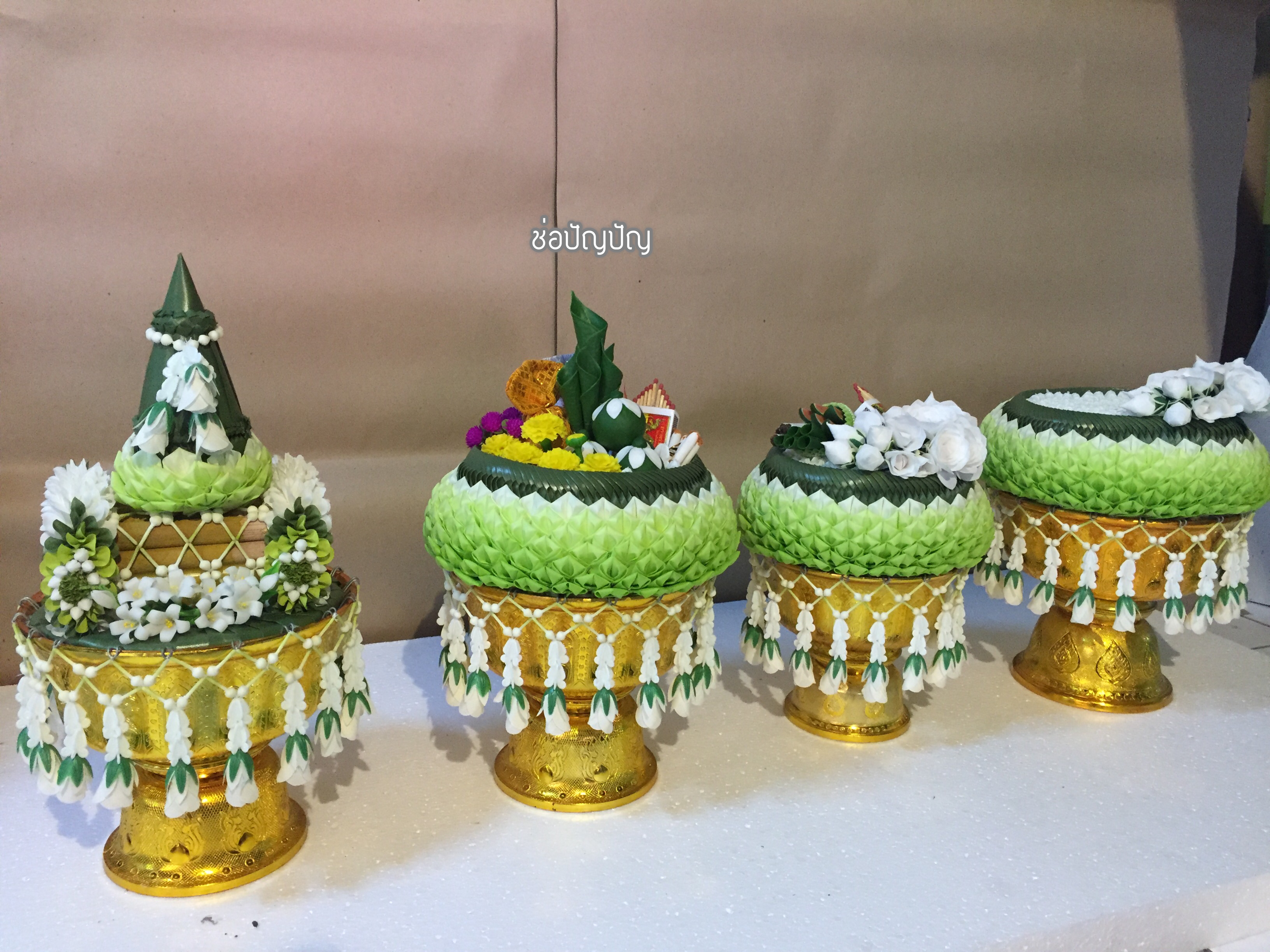 ขันหมากผ้า โทนขาวเขียว (7พานฝาชี1คู่)