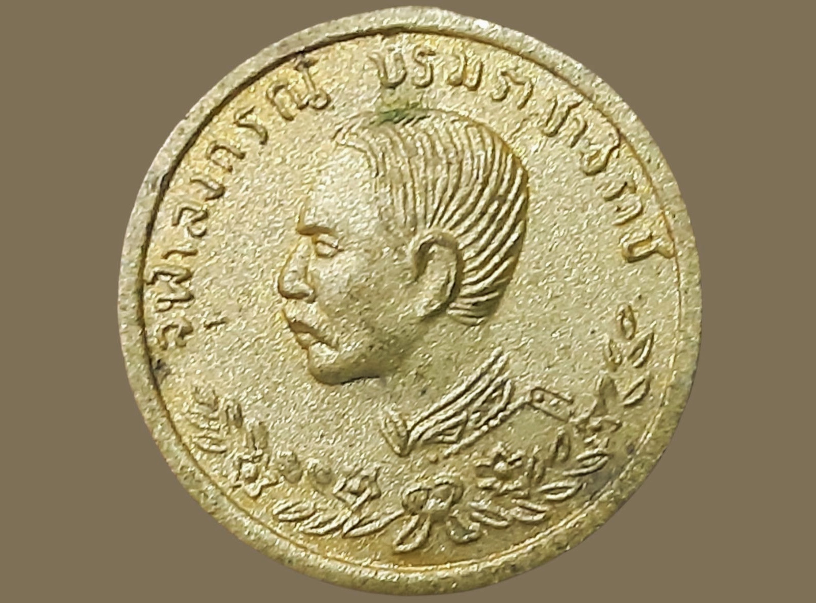 เหรียญ รัชกาลที่ 5 หลวงพ่อคูณ วัดบ้านไร่ จ.นครราชสีมา ปี 2537 อายุ 71 กะหลั่ยเงิน-ทอง ปราบฮ่อ พิมพ์จิ๋ว