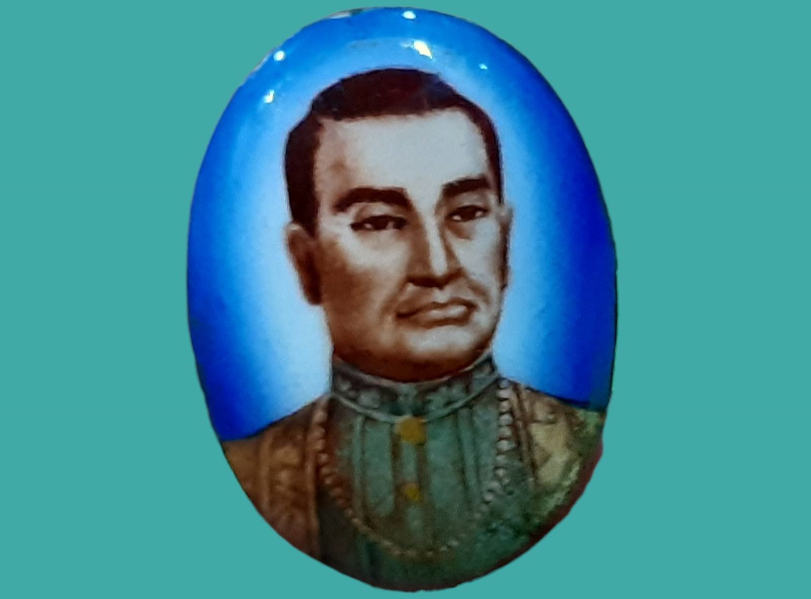 ล็อคเก็ต รัชกาลที่ 1 พระพุทธยอดฟ้าจุฬาโลก ภาพกระเบื้องเขียนสี ขนาดกลาง กว้าง 1.8 cm สูง 2.5 cm