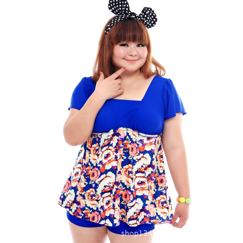 ชุดว่ายน้ำคนอ้วน 4xl สีน้ำเงิน ต่อผ้าลาย แยกชิ้น เสื้อ + กางเกง เสื้อ รอบอก 40-46 กางเกง เอว 34-40 สะโพก 42-50 นิ้ว สวยมากค่ะ ยืดได้ เนื้อผ้าดีค่ะ