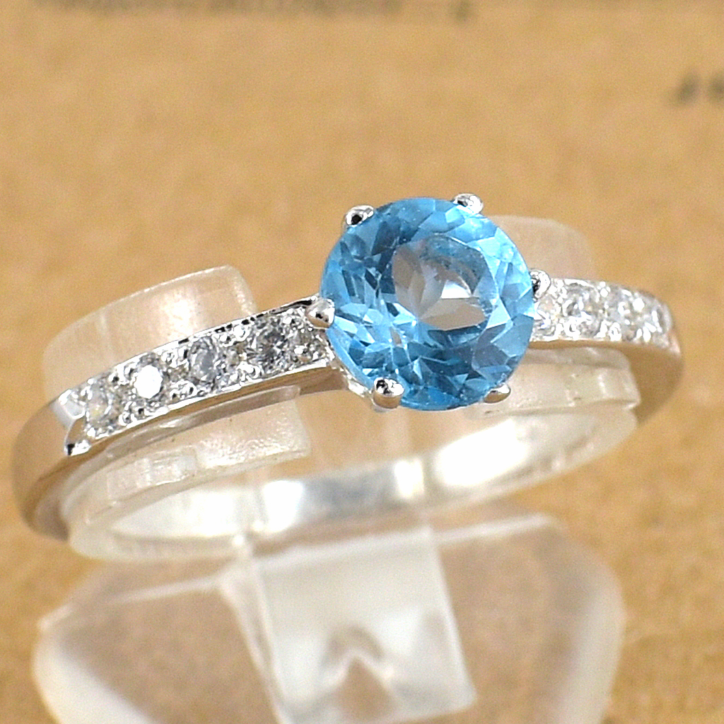 แหวนเงินแท้ราคาถูกชุบทองคำขาว สวิสบลูโทปาซแท้ 0.92 กะรัต เพชรCZ 0.20 กะรัต งานประณีตสวยงาม สั่งผลิตค่ะ