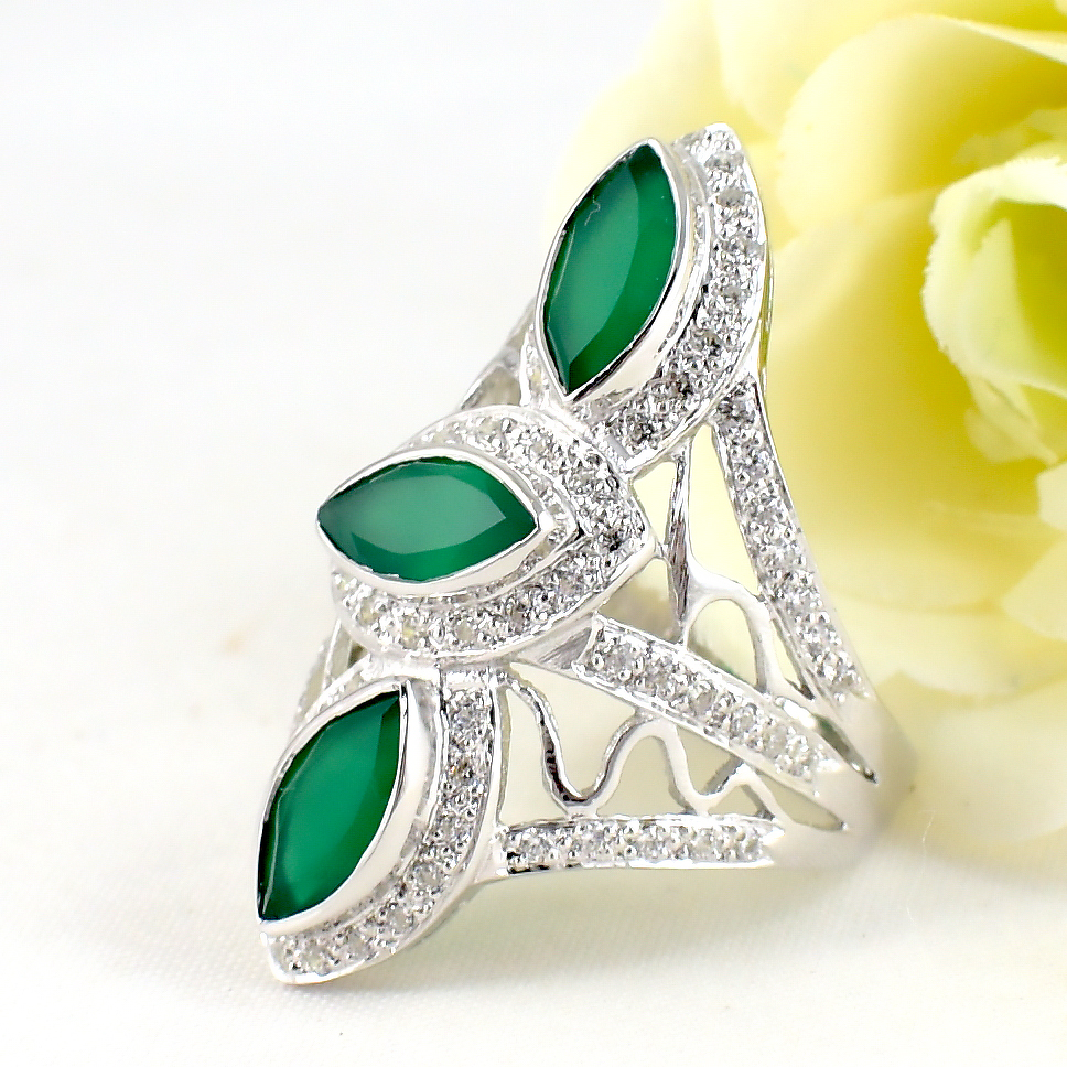 แหวนเงินแท้ราคาถูกชุบทองคำขาว พลอยแท้กรีนอะเกท 3.60 กะรัต เพชรCZ 0.79 กะรัต งานประณีตสวยงาม สั่งผลิตค่ะ