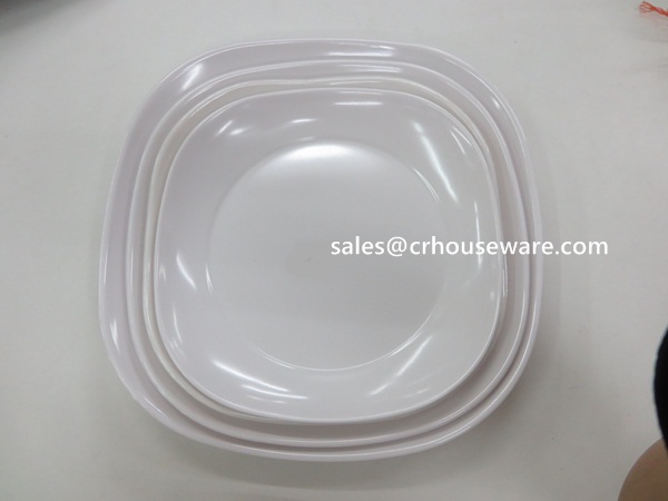 จานทรงสี่เหลี่ยมขอบมุมมน 8 นิ้ว 017-P2646-8