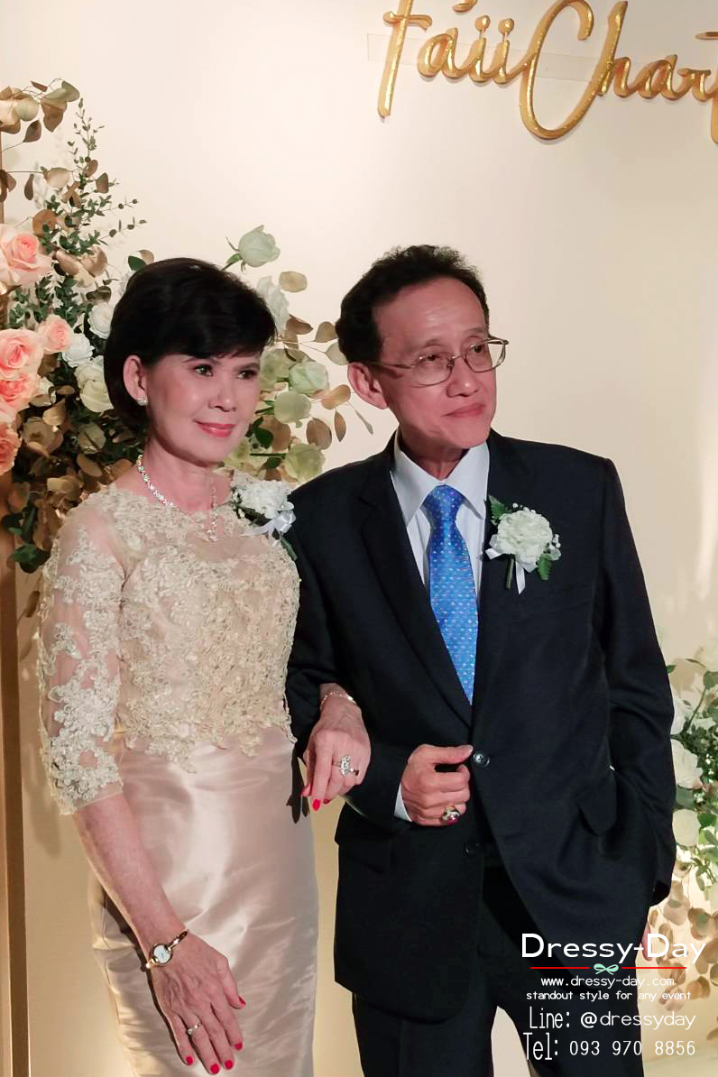 ชุดราตรีแม่เจ้าสาว