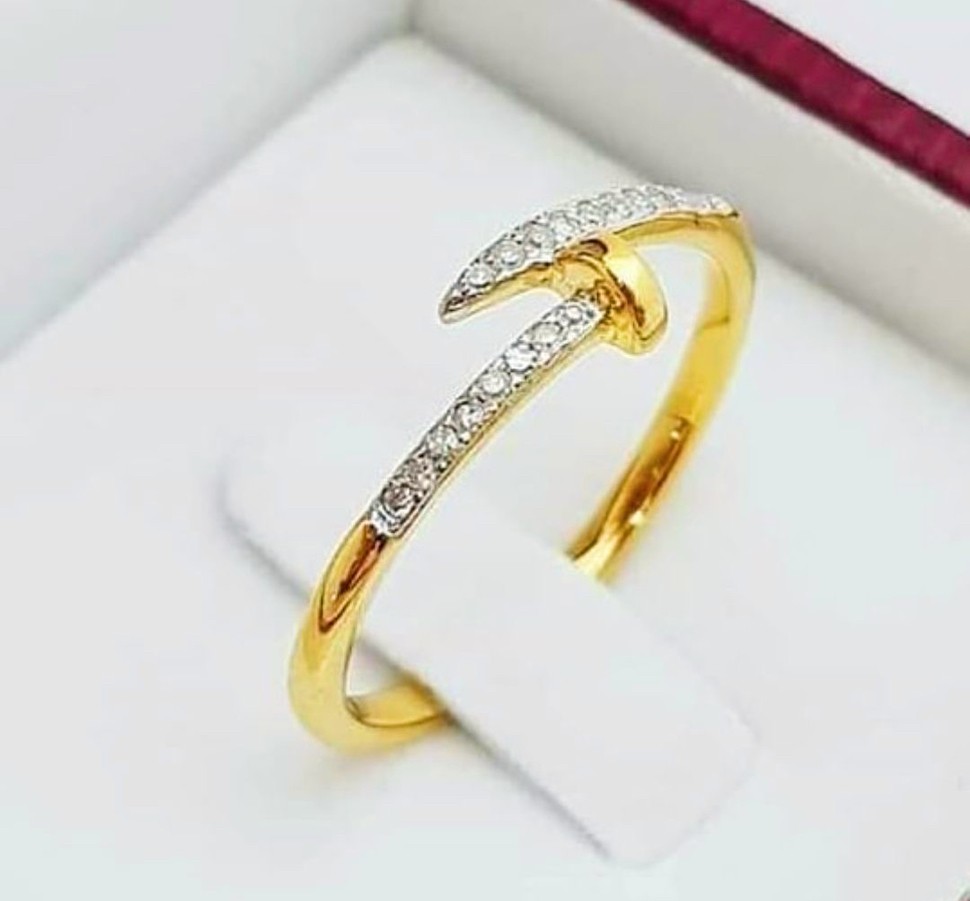 พร้อมส่งและสั่งผลิตแหวนเพชรแบรนด์ดัง แหวนตะปูดังมากขายดี แหวนแต่งงาน แหวนหมั้น ใส่เที่ยว ออกงาน แหวนทองคำ 9K เพชรกุหลาบแท้ 0.09 กะรัต 18 เม็ด ราคาถูกมาก ส่งฟรี