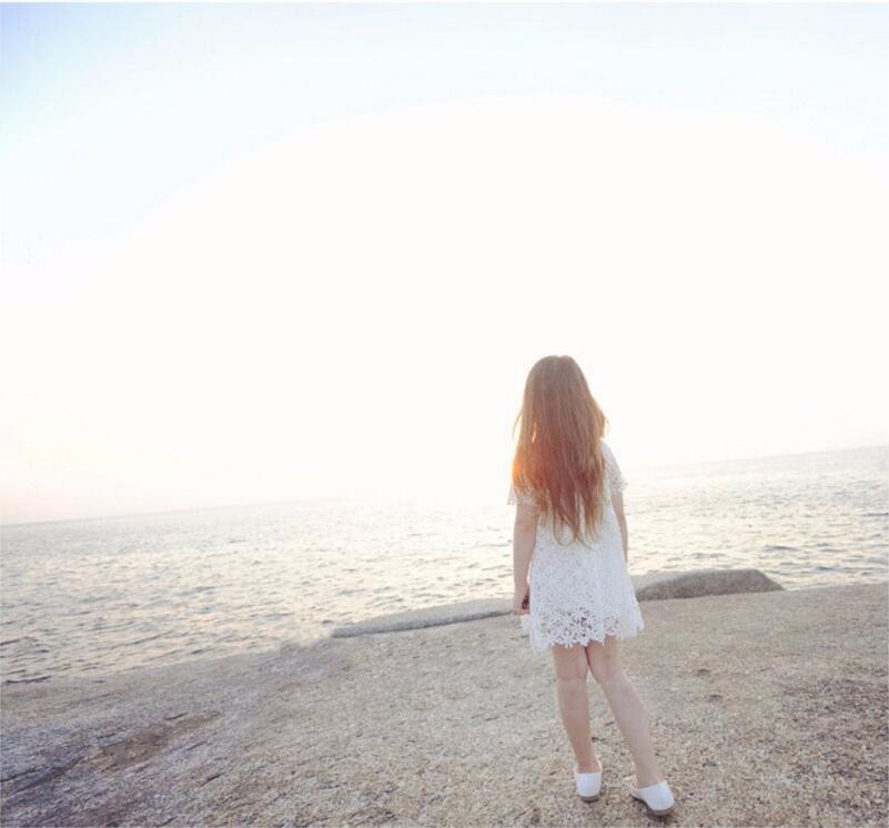 ชุดเด็ก : เดรสผ้าลูกไม้สีขาว แต่งหัวใจสีแดง