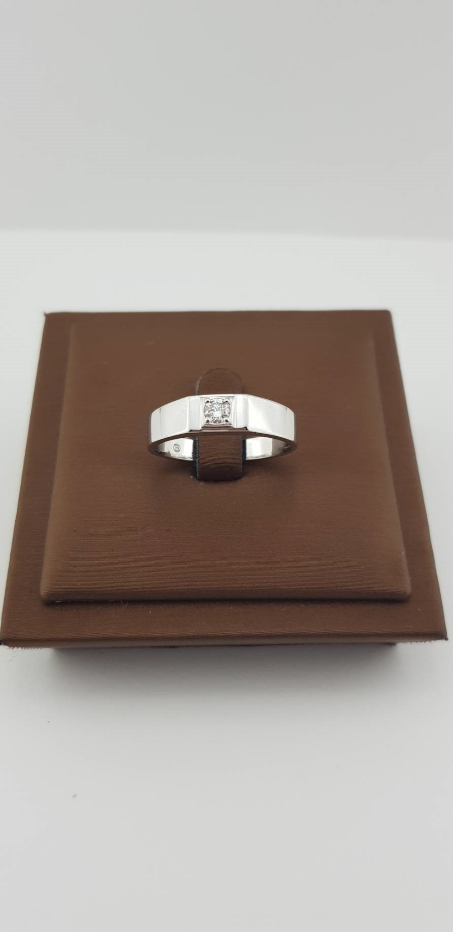 สั่งผลิตเพชรเบลเยี่ยมคัท แหวนแต่งงาน แหวนหมั้น ใส่เที่ยว ออกงาน แหวนทองคำ 18K เพชรแท้ 0.13 กะรัต 3.69 กรัม น้ำ 99 ราคาถูกมาก มีใบรับประกันค่ะ