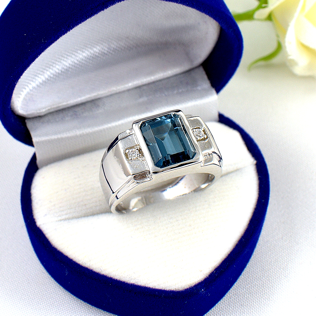 แหวนเงินแท้ราคาถูกชุบทองคำขาว ลอนดอนบลูโทปาซแท้ 4.65 กะรัต เพชรCZ 0.08 กะรัต งานประณีตสวยงาม สั่งผลิตค่ะ