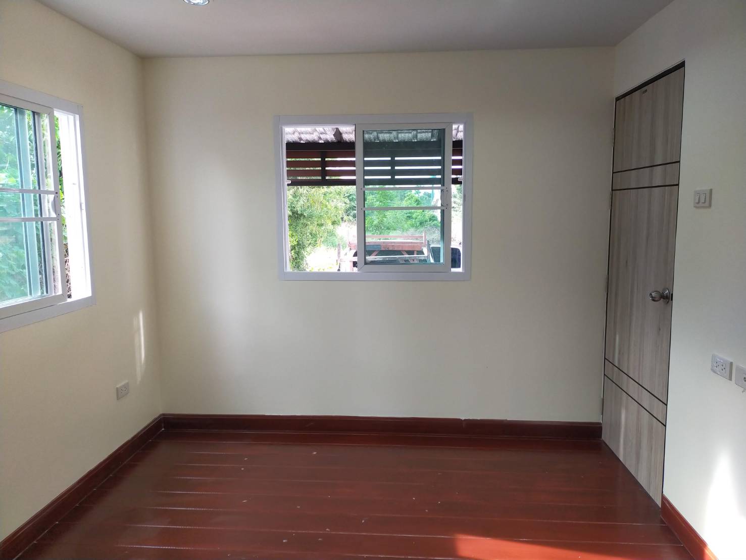 1นอน1นั่งเล่น บ้านน็อคดาวน์ ป.เจริญ