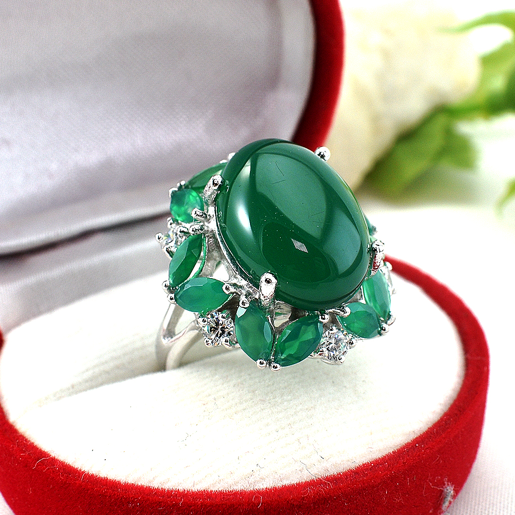 แหวนเงินแท้ราคาถูกชุบทองคำขาว พลอยแท้กรีนอะเกทเม็ดกลาง 13.25 กะรัต พลอยแท้กรีนอะเกทเม็ดข้าง 3.0 กะรัต เพชรCZ 0.30 กะรัต งานประณีตสวยงาม สั่งผลิตค่ะ