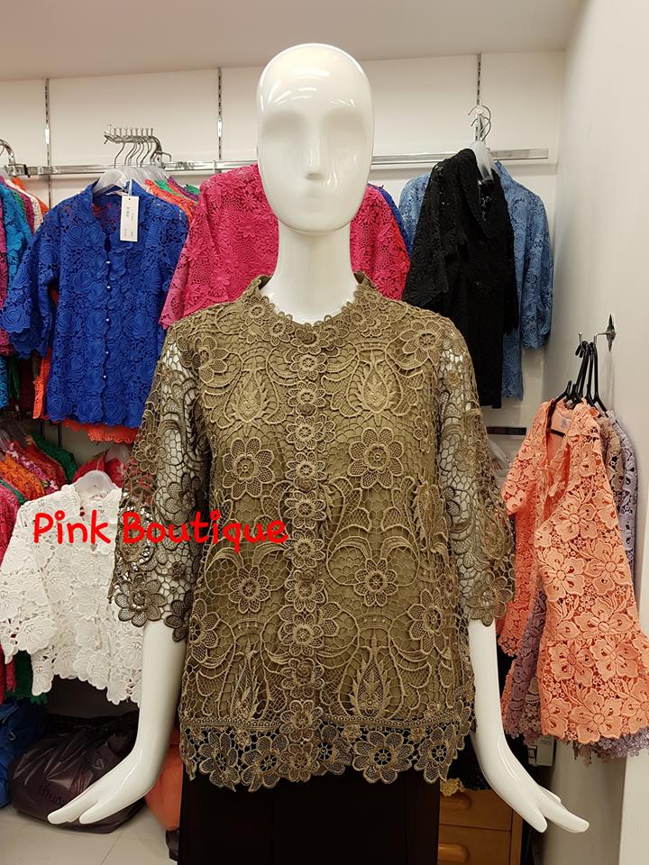 เสื้อลูกไม้เนื้อเงา กระดุมหน้า ทรงเอ