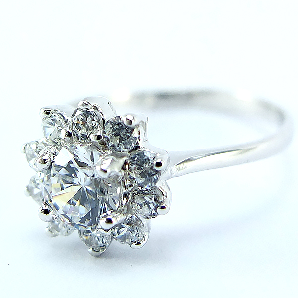 แหวนเงินแท้ราคาถูกชุบทองคำขาว เพชรCZเม็ดกลาง 0.50 กะรัต เพชรCZเม็ดข้าง 0.20 กะรัต งานประณีตสวยงาม สั่งผลิตค่ะ