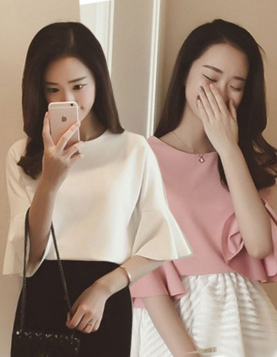 เสื้อแฟชั่น คอกลมแขนสั้นต่อแขนระบาย น่ารักสไตล์เกาหลี มี 2 สี รหัส 1881