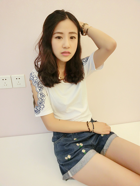 เสื้อแฟชั่นคอกลม แขนสั้นเนื้อผ้าคอตตอลนุ่มๆ รหัส 1321-สีขาว