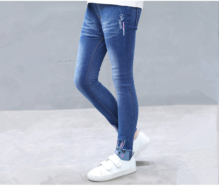 กางเกงยีนส์ขายาว ปักแต่งกระต่าย