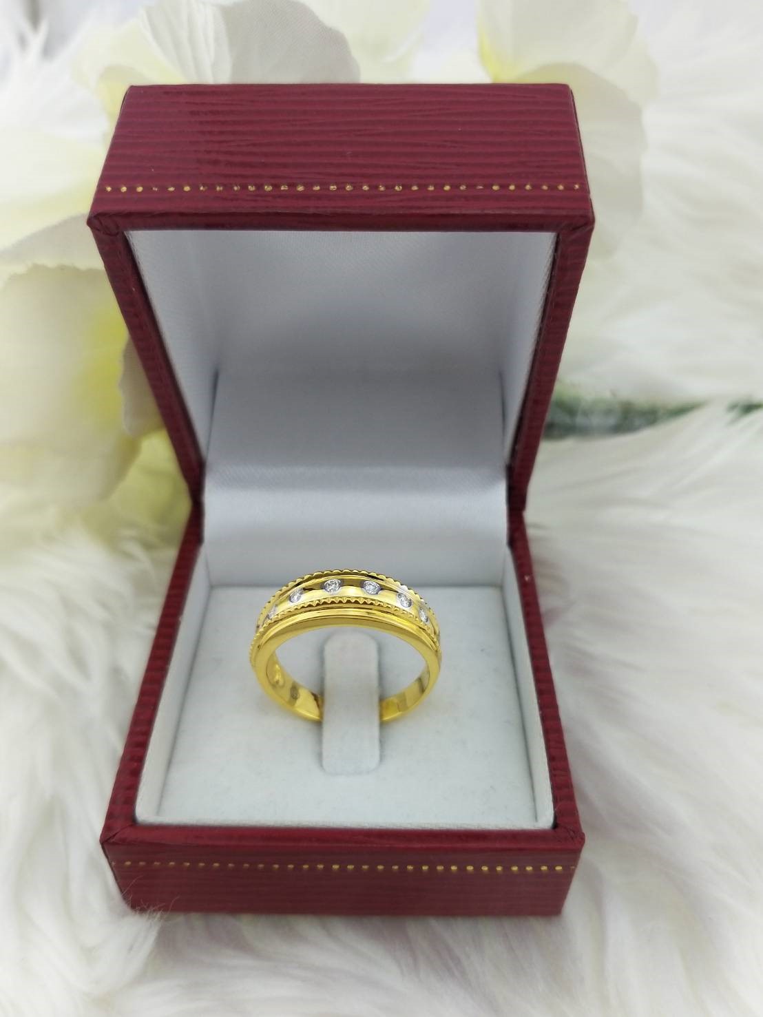 สั่งผลิตเพชรเบลเยี่ยมคัท แหวนแต่งงาน แหวนหมั้น ใส่เที่ยว ออกงาน แหวนทองคำ 18K เพชรแท้ 0.13 กะรัต 4.77 กรัม น้ำ 99 ราคาถูกมาก มีใบรับประกันค่ะ