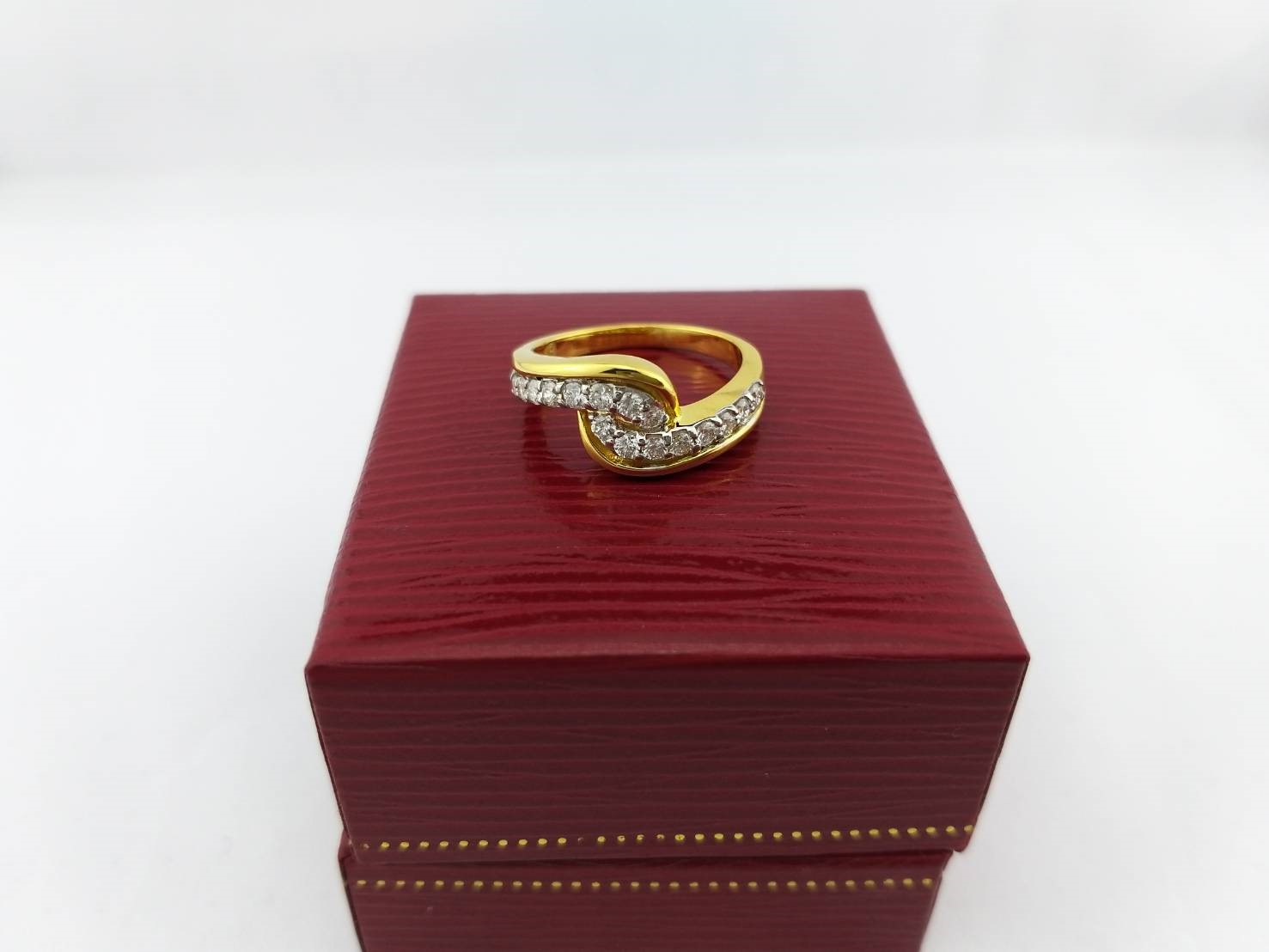 สั่งผลิตเพชรเบลเยี่ยมคัท แหวนแต่งงาน แหวนหมั้น ใส่เที่ยว ออกงาน แหวนทองคำ 18K เพชรแท้ 0.49 กะรัต 4.66 กรัม น้ำ 99 ราคาถูกมาก มีใบรับประกันค่ะ