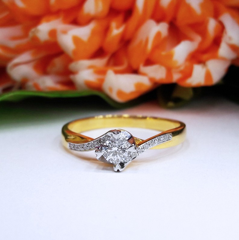 สั่งผลิตเพชรเบลเยี่ยมคัท แหวนแต่งงาน แหวนหมั้น ใส่เที่ยว ออกงาน แหวนทองคำ 18K เพชรแท้ 0.20 กะรัต 2.70 กรัม น้ำ 99 ราคาถูกมาก มีใบรับประกันค่ะ