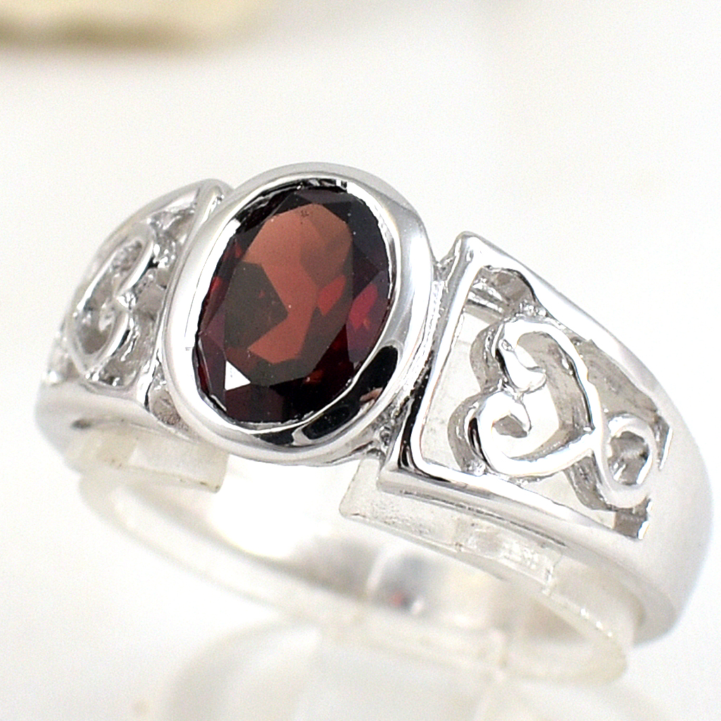 แหวนเงินแท้ราคาถูกชุบทองคำขาว โกเมนแท้ 1.40 กะรัต งานประณีตสวยงาม สั่งผลิตค่ะ