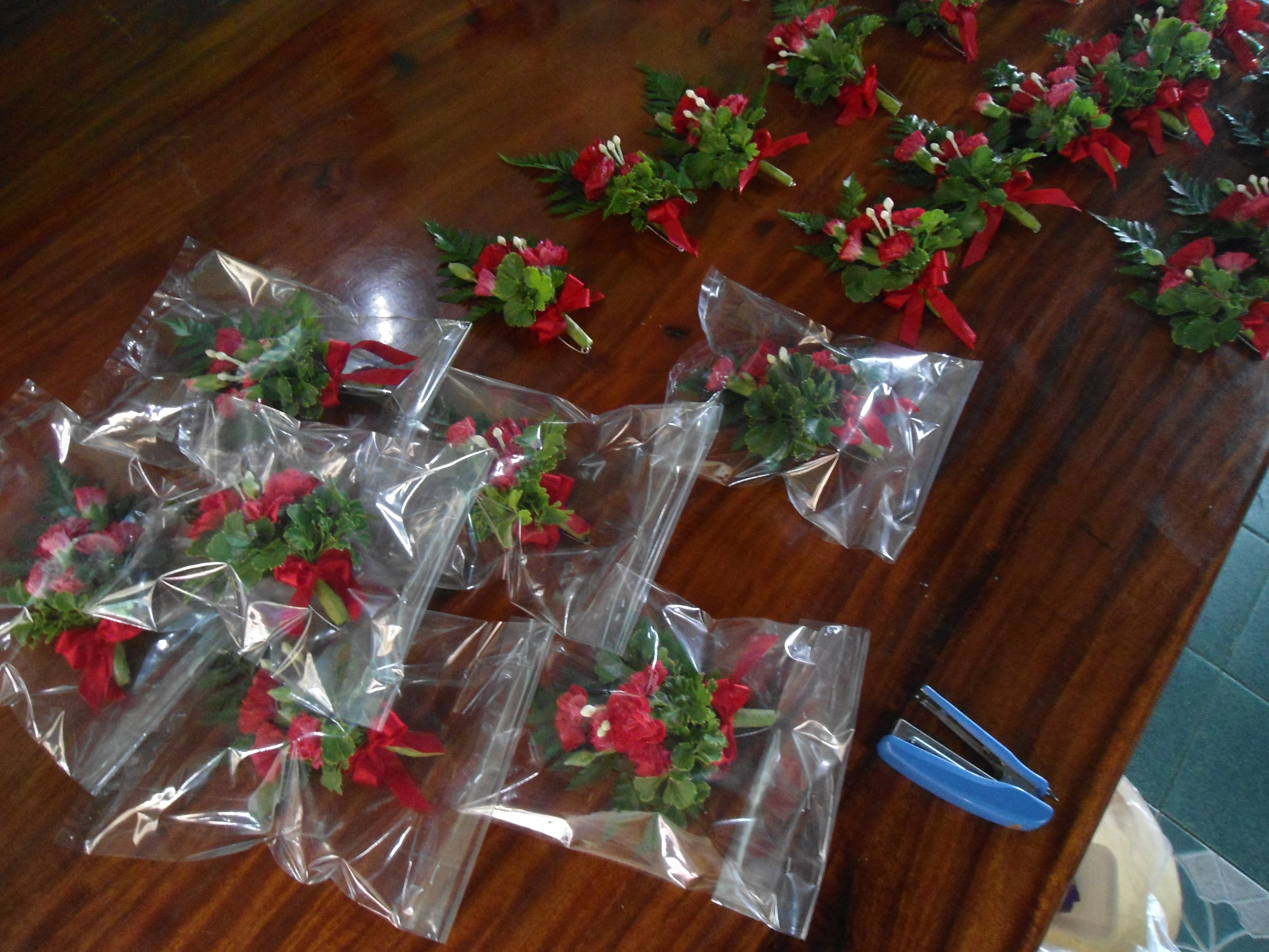 ช่อดอกไม้ติดหน้าอก (ส่งงาน รร.อยุธยาวิทาลัย)