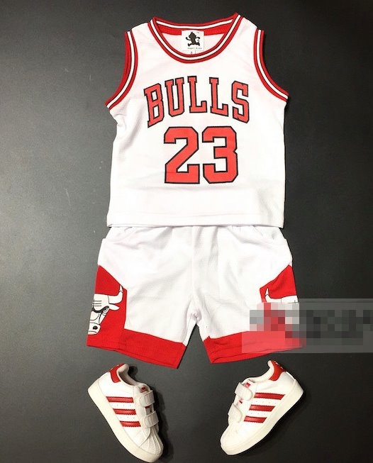 สินค้าพร้อมส่ง ชุดเซ็ต เสื้อขาว+กางเกงขาสามส่วน