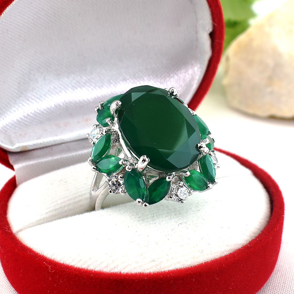 แหวนเงินแท้ราคาถูกชุบทองคำขาว พลอยแท้กรีนอะเกทเม็ดกลาง 13.25 กะรัต พลอยแท้กรีนอะเกทเม็ดข้าง 3.0 กะรัต เพชรCZ 0.30 กะรัต งานประณีตสวยงาม สั่งผลิตค่ะ