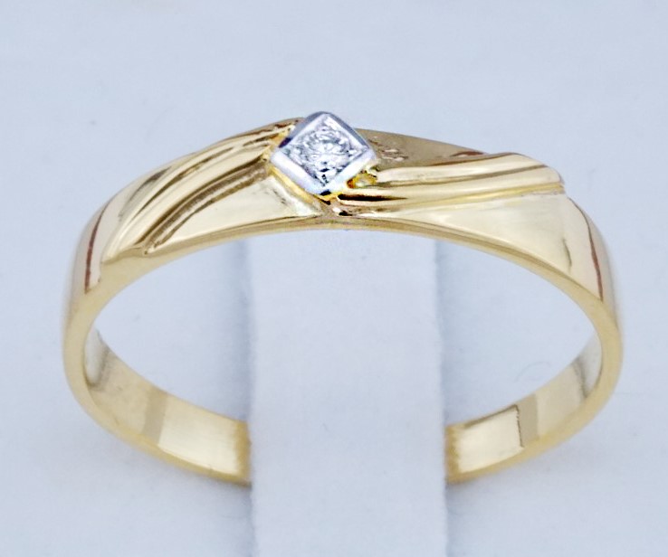 สั่งผลิตเพชรเบลเยี่ยมคัท แหวนแต่งงาน แหวนหมั้น ใส่เที่ยว ออกงาน แหวนทองคำ 18K เพชรแท้ 0.02 กะรัต 2.20 กรัม น้ำ 99 ราคาถูกมาก มีใบรับประกันค่ะ