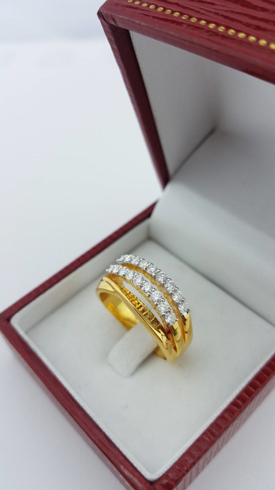 สั่งผลิตเพชรเบลเยี่ยมคัท แหวนแต่งงาน แหวนหมั้น ใส่เที่ยว ออกงาน แหวนทองคำ 18K เพชรแท้ 0.54 กะรัต 6.51 กรัม น้ำ 99 ราคาถูกมาก มีใบรับประกันค่ะ