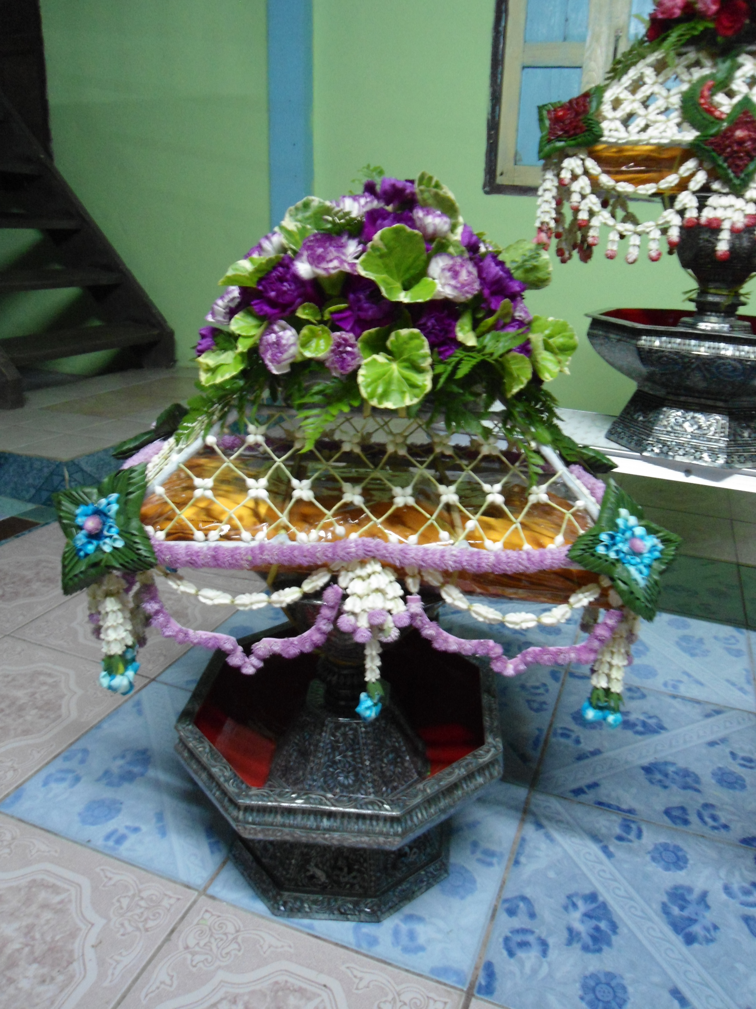 ดอกไม้สดคลุมผ้าไตร4