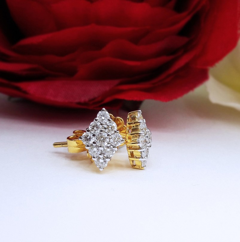 สั่งผลิตต่างหูทองเพชรเบลเยี่ยมคัท ใส่ทุกวัน ใส่เที่ยว ออกงาน เพชรแท้ ทอง18K 86 ตัง 4.15 กรัม น้ำ 98 ราคาถูกมาก มีใบรับประกันค่ะ