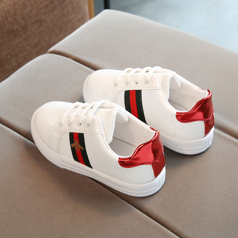 รองเท้าผ้าใบ สีขาว