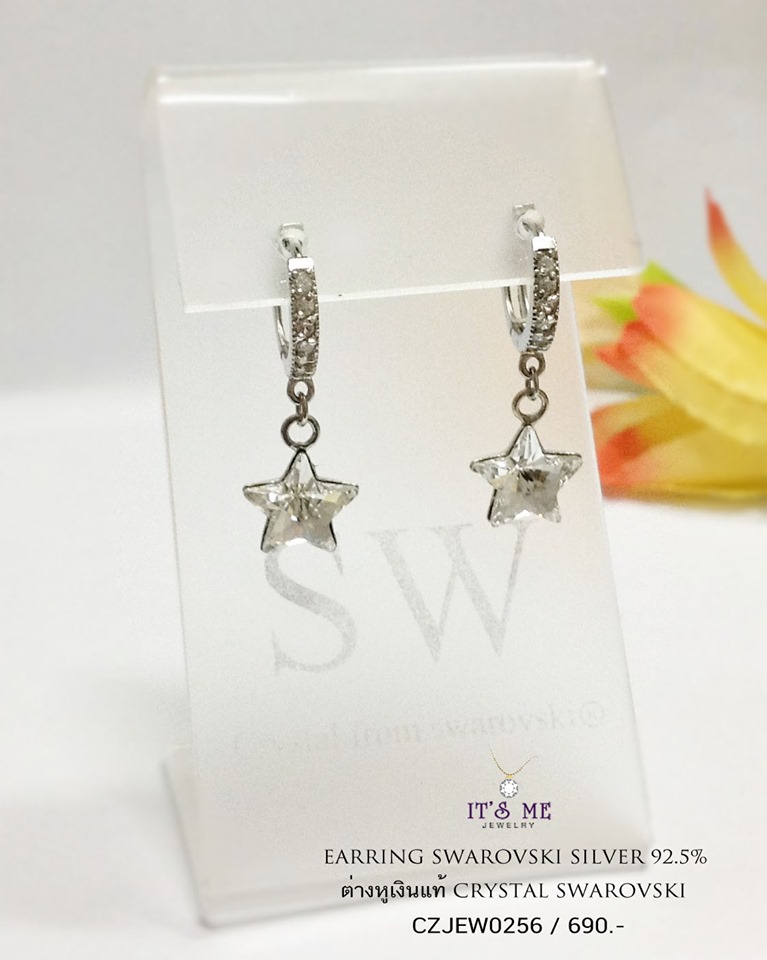 ต่างหูเงินแท้ ประดับ CRYSTAL SWAROVSKI แบบเกี่ยว มีตัวลอคด้านหลังค่ะ งานน่ารักๆ(ดาวสีขาว)