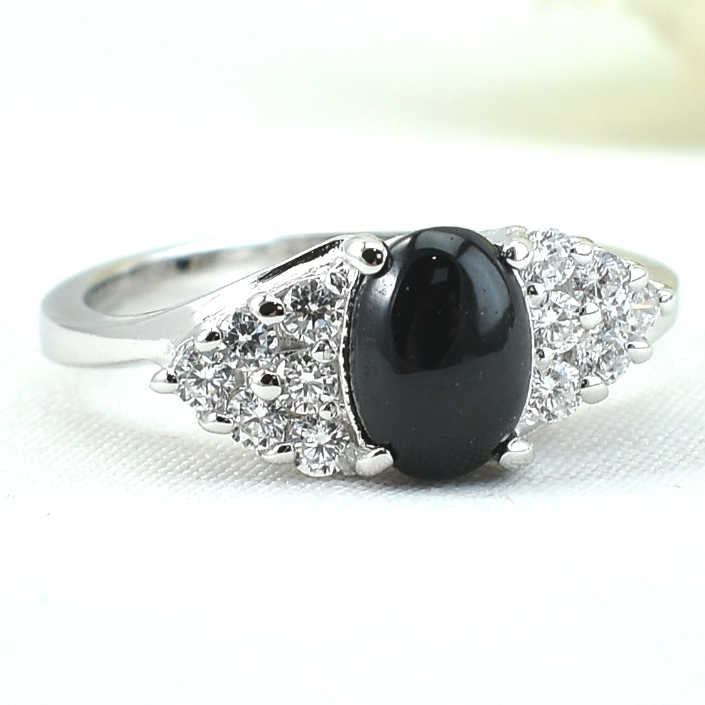 แหวนเงินแท้ราคาถูกชุบทองคำขาว นิลแท้ 0.70 กะรัต เพชรCZ 0.36 กะรัต งานประณีตสวยงาม สั่งผลิตค่ะ