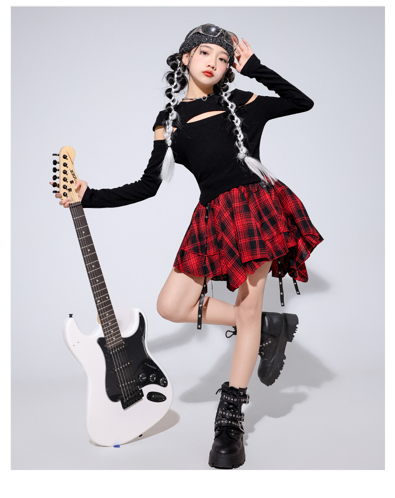 friendly4kid ชุดเต้น เซ็ตเสื้อแขนยาวดำ+กระโปรง ลายสก๊อต สีแดง ชุดการแสดงคริสมาสต์