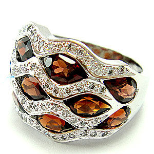 แหวนเงินแท้ราคาถูกชุบทองคำขาว พลอยแท้โกเมน 4.95 กะรัต เพชรCZ 0.448 กะรัต งานประณีตสวยงาม สั่งผลิตค่ะ