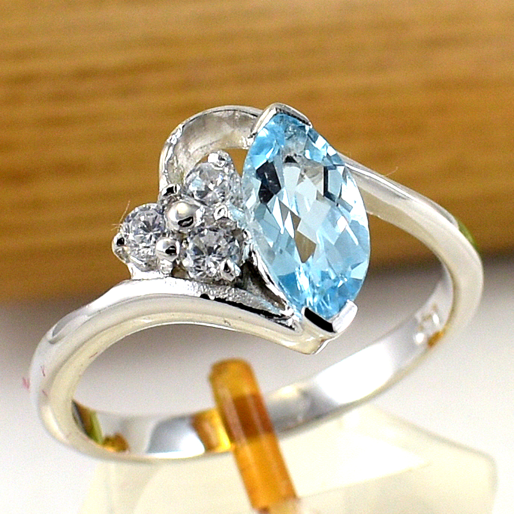 แหวนเงินแท้ราคาถูกชุบทองคำขาว สกายบลูโทปาซแท้ 1.25 กะรัต เพชรCZ 0.18 กะรัต งานประณีตสวยงาม สั่งผลิตค่ะ