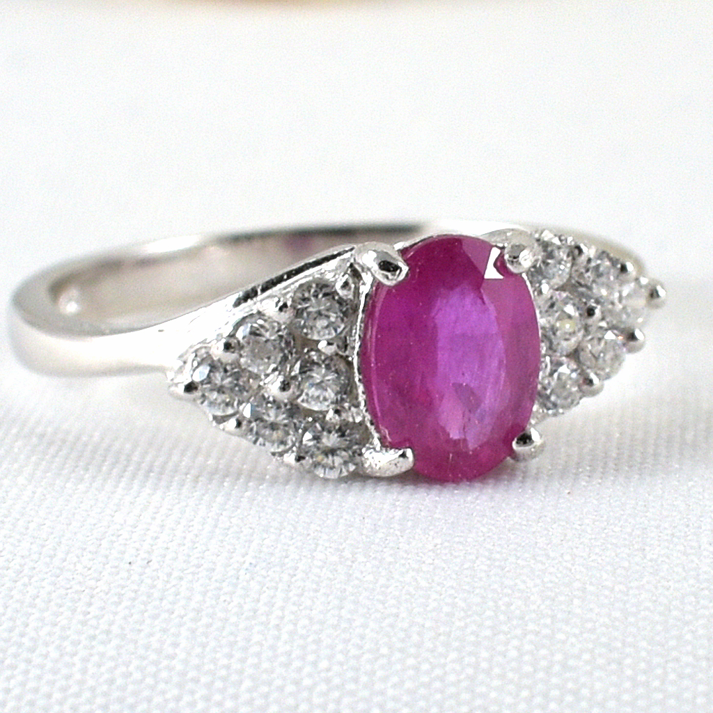 แหวนเงินแท้ราคาถูกชุบทองคำขาว ทับทิมแท้ 0.95 กะรัต เพชรCZ 0.30 กะรัต งานประณีตสวยงาม สั่งผลิตค่ะ