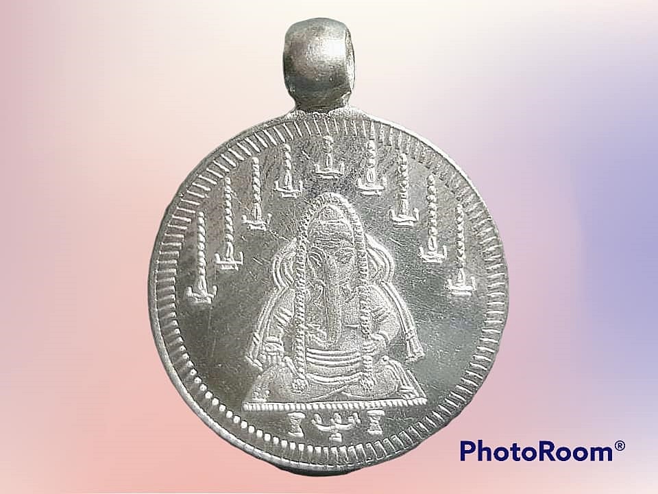 เหรียญ คเณศลักษมี (พระแม่ลักษมี - พระพิฆเนศ) วัดพระศรีมหาอุมาเทวี (วัดแขก สีลม) เนื้อเงิน หูเชื่อมแบบโบราณ ประมาณปี 2500