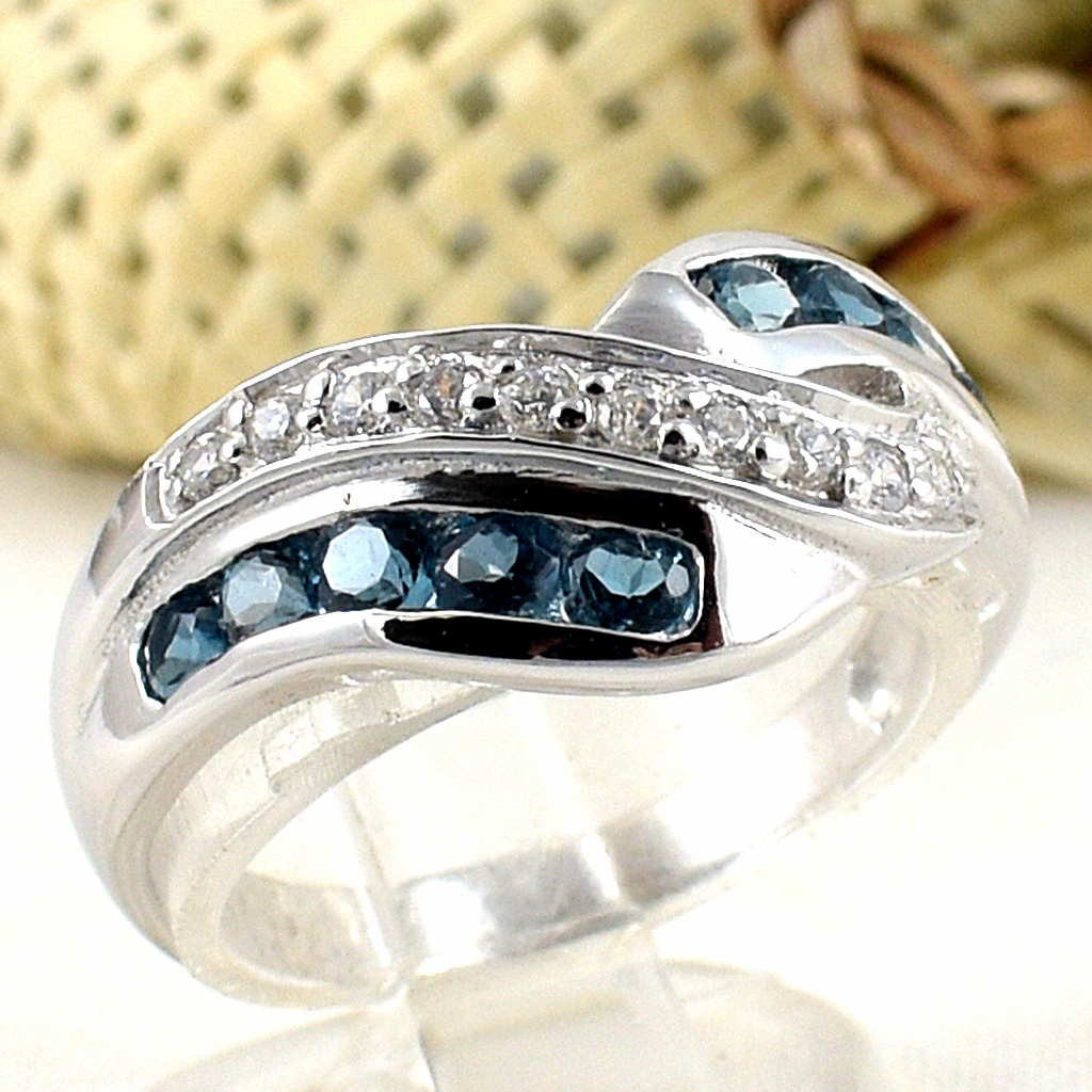 แหวนเงินแท้ราคาถูกชุบทองคำขาว ลอนดอนบลูโทปาซแท้ 0.90 กะรัต เพชรCZ 0.11 กะรัต งานประณีตสวยงาม สั่งผลิตค่ะ