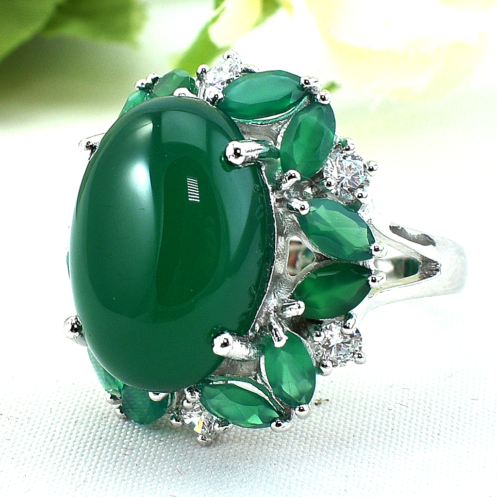 แหวนเงินแท้ราคาถูกชุบทองคำขาว พลอยแท้กรีนอะเกทเม็ดกลาง 13.25 กะรัต พลอยแท้กรีนอะเกทเม็ดข้าง 3.0 กะรัต เพชรCZ 0.30 กะรัต งานประณีตสวยงาม สั่งผลิตค่ะ