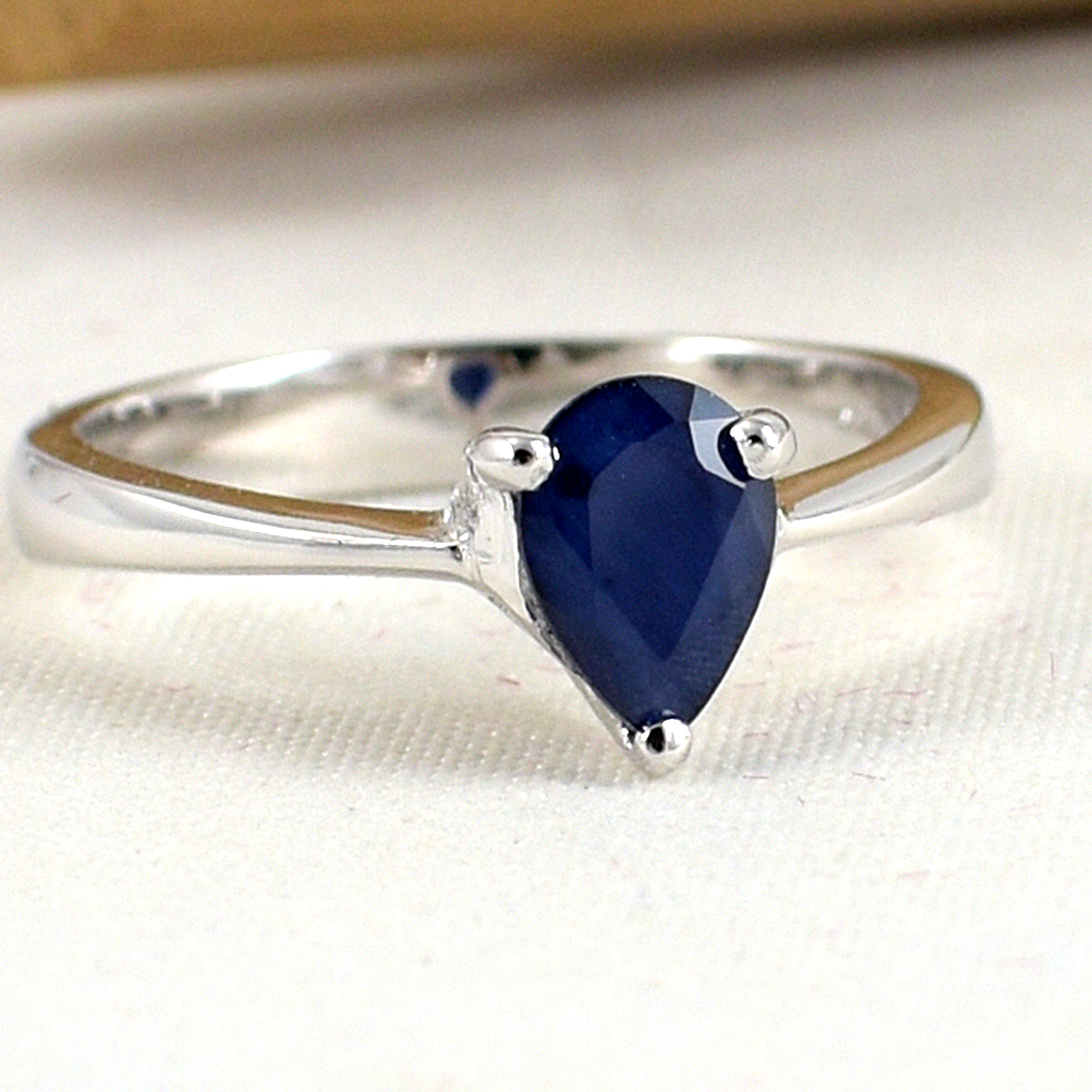 แหวนเงินแท้ราคาถูกชุบทองคำขาว ไพลินแท้ 0.62 กะรัต งานประณีตสวยงาม สั่งผลิตค่ะ