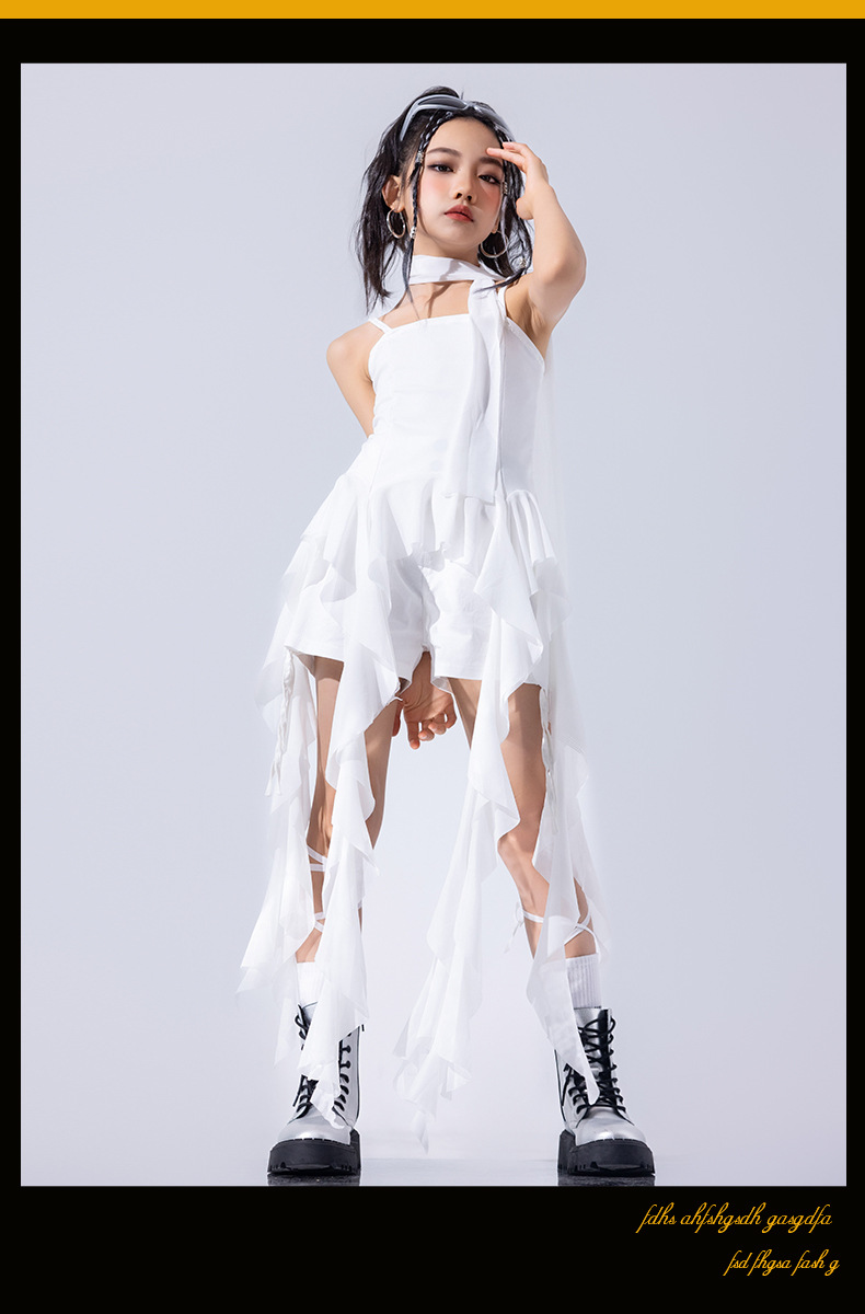 สินค้าพร้อมส่ง ***ชุดเต้น เซ็ตเสื้อกั๊กดำ ขาว +กางเกงขายาวขาวสั้นดำ