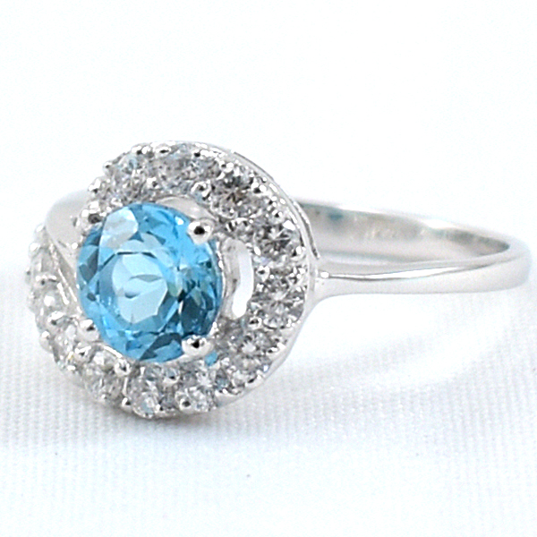 แหวนเงินแท้ราคาถูกชุบทองคำขาว สวิสบลูโทปาซแท้ 1.05 กะรัต เพชรCZ 0.48 กะรัต งานประณีตสวยงาม สั่งผลิตค่ะ