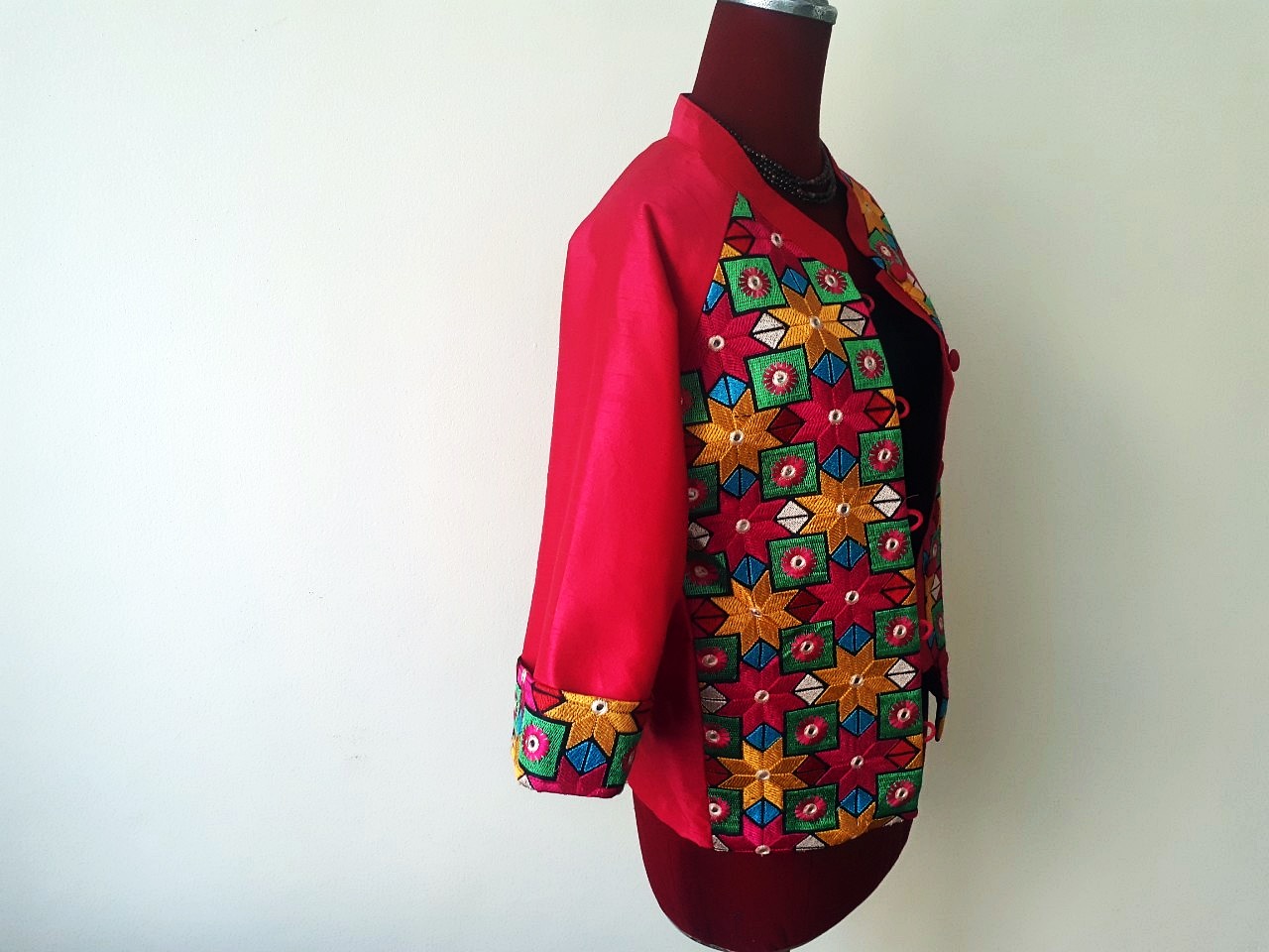 SIVA เสื้อคลุ้มผ้าไหมไทยตกแต่งวัสดุเหลือใช้ SIVA (ส่งฟรี) ดำ,น้ำตาล,ชมภู่,ฟ้า,แดงเลือดหมู M,L,XL,XXL