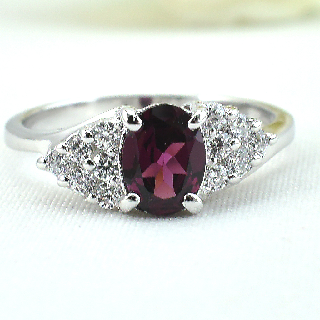 แหวนเงินแท้ราคาถูกชุบทองคำขาว พลอยแท้โรโดไลท์การ์เน็ต 1.0 กะรัต เพชรCZ 0.36 กะรัต งานประณีตสวยงาม สั่งผลิตค่ะ