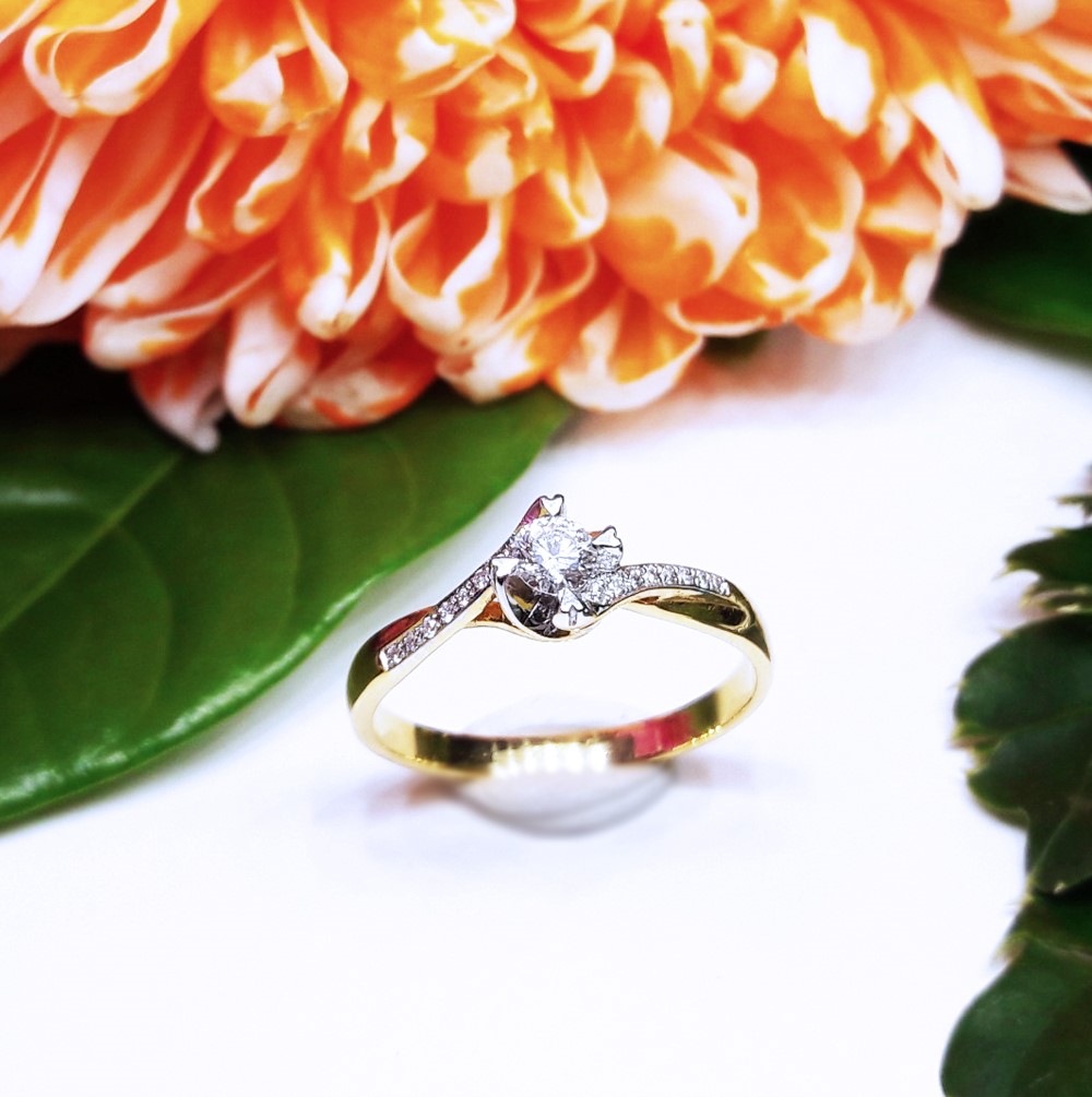 สั่งผลิตเพชรเบลเยี่ยมคัท แหวนแต่งงาน แหวนหมั้น ใส่เที่ยว ออกงาน แหวนทองคำ 18K เพชรแท้ 0.20 กะรัต 2.70 กรัม น้ำ 99 ราคาถูกมาก มีใบรับประกันค่ะ