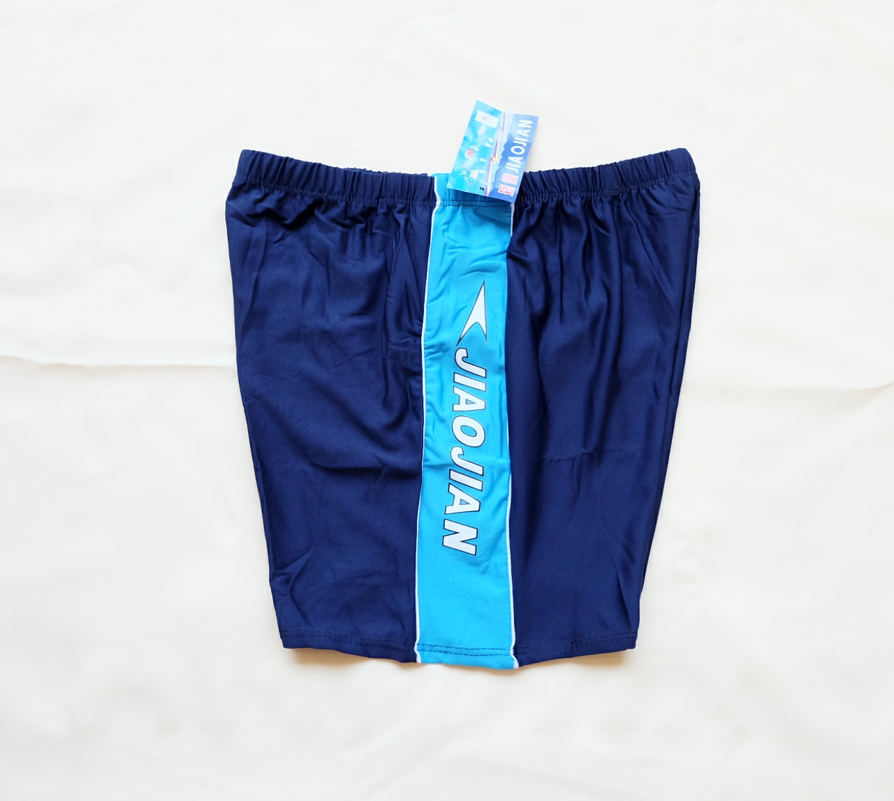 กางเกงว่ายน้ำผู้ชาย แถบข้าง เอว 36-44 สะโพก 48-56 นิ้ว ยาว 15 นิ้วค่ะ