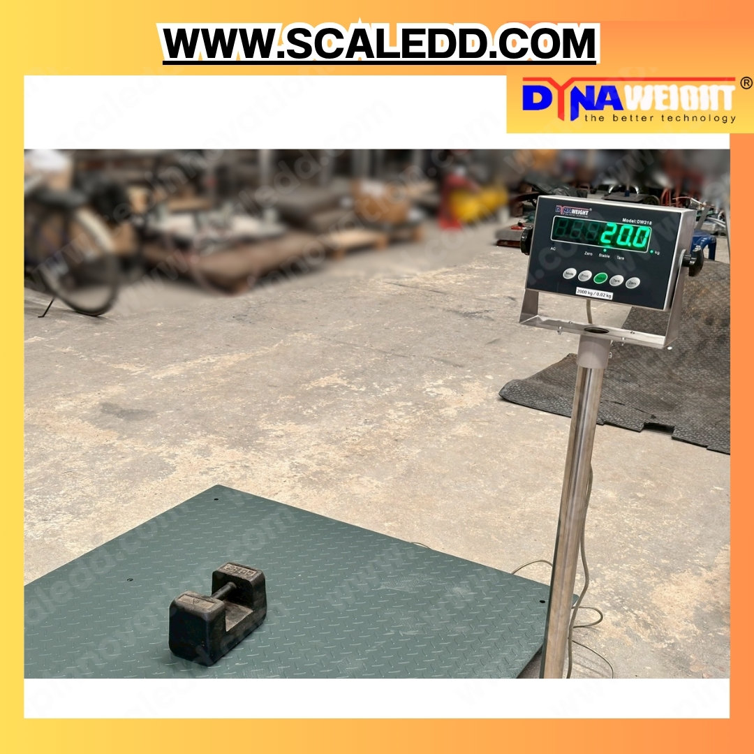 เครื่องชั่งดิจิตอลวางพื้นขนาดใหญ่ พิกัดน้ำหนัก 1000 กิโลกรัม (1ตัน) ค่าความละเอียด 100กรัม แท่นเครื่องชั่ง(หนาพิเศษ) ขนาด 120x120ซม. รุ่น DW218 ยี่ห้อDYNAWEIGHT (เครื่องชั่งผ่านตรวจรับรองจากสำนักชั่งตวงวัด)
