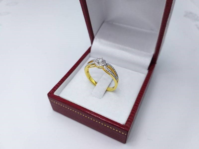 สั่งผลิตเพชรเบลเยี่ยมคัท แหวนแต่งงาน แหวนหมั้น ใส่เที่ยว ออกงาน แหวนทองคำ 18K เพชรแท้ 0.27 กะรัต 2.76 กรัม น้ำ 99 ราคาถูกมาก มีใบรับประกันค่ะ